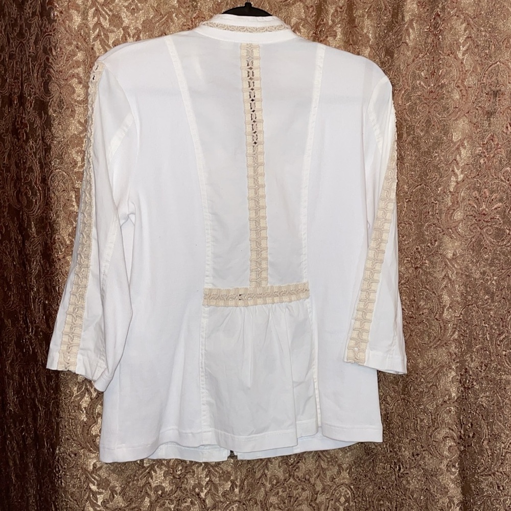 ZENERGY by Chico’s.  White Zip-Up Jacket with Lace Trim.  Size 0. - Picture 2 of 6